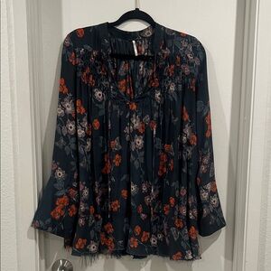 Free People Chic Floral Women's tunic Blouse - Black and Red